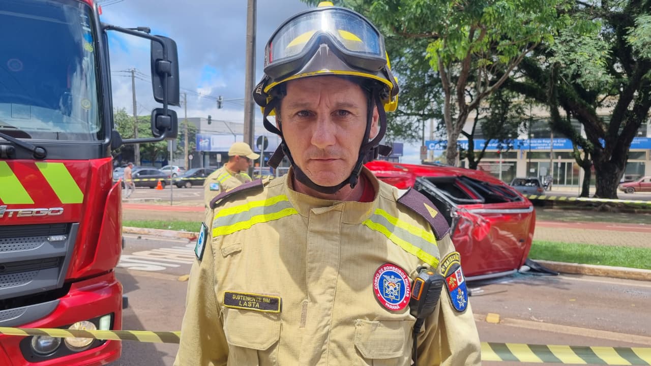 “A vítima ficou presa entre o volante e o banco”, relata subtenente sobre capotamento em Cascavel