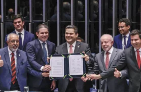 Alcolumbre homenageia Paim no fim da 6x1; entenda motivo