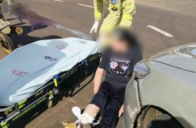Mulher de 53 anos fica ferida em acidente entre carro e moto no bairro Pacaembu