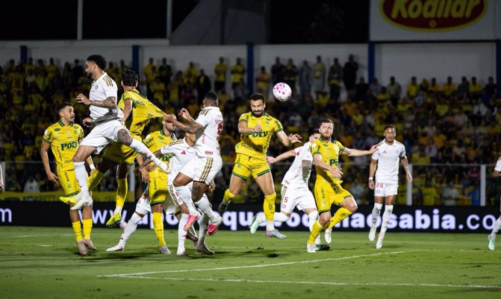 Imagem referente a Com um a mais, Mirassol vence e complica Internacional no Brasileirão