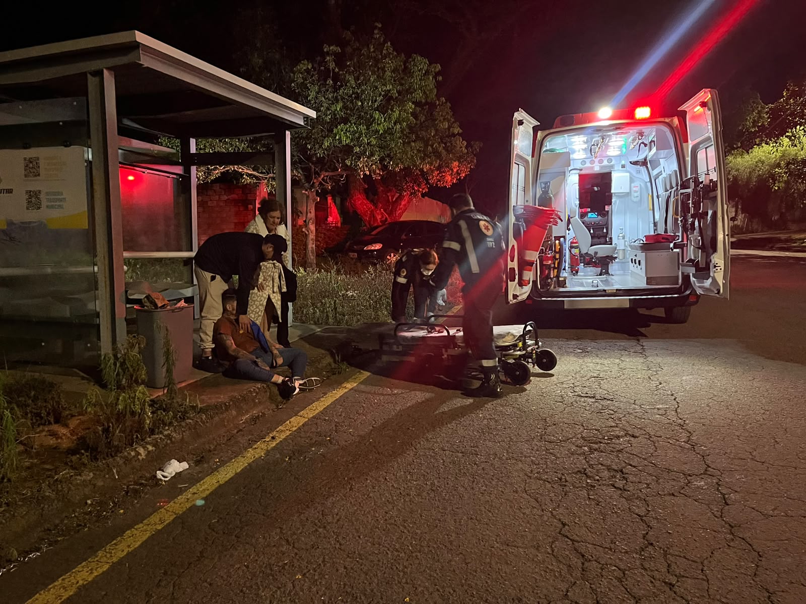 Homem fica ferido ao cair de ônibus no Bairro Maria Luiza, em Cascavel