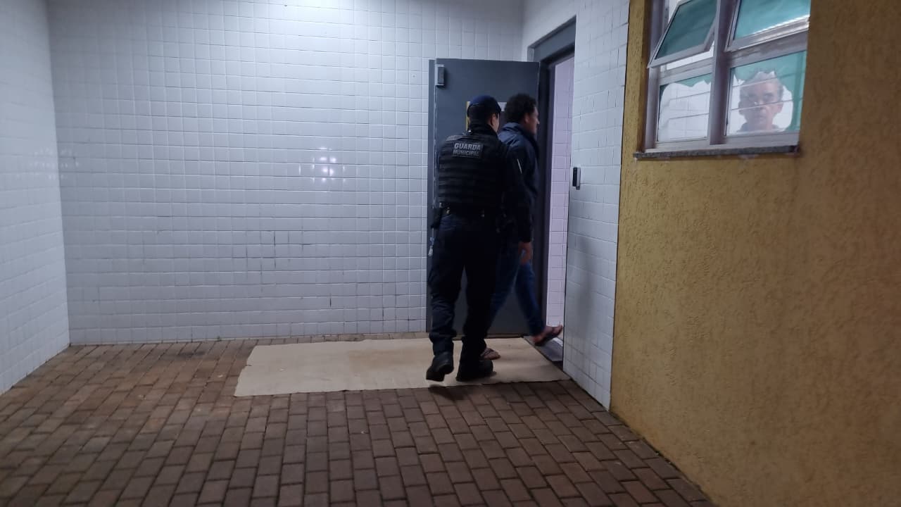 Guarda Municipal de Cascavel cumpre mandado de prisão por tráfico no Morumbi, em Cascavel