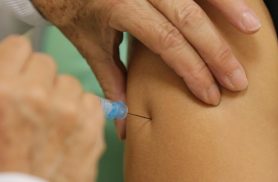 Vacinação protege contra doenças graves e reforça cuidado coletivo neste sábado