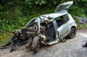Mulher morre em acidente entre carro e caminhão em Santa Catarina