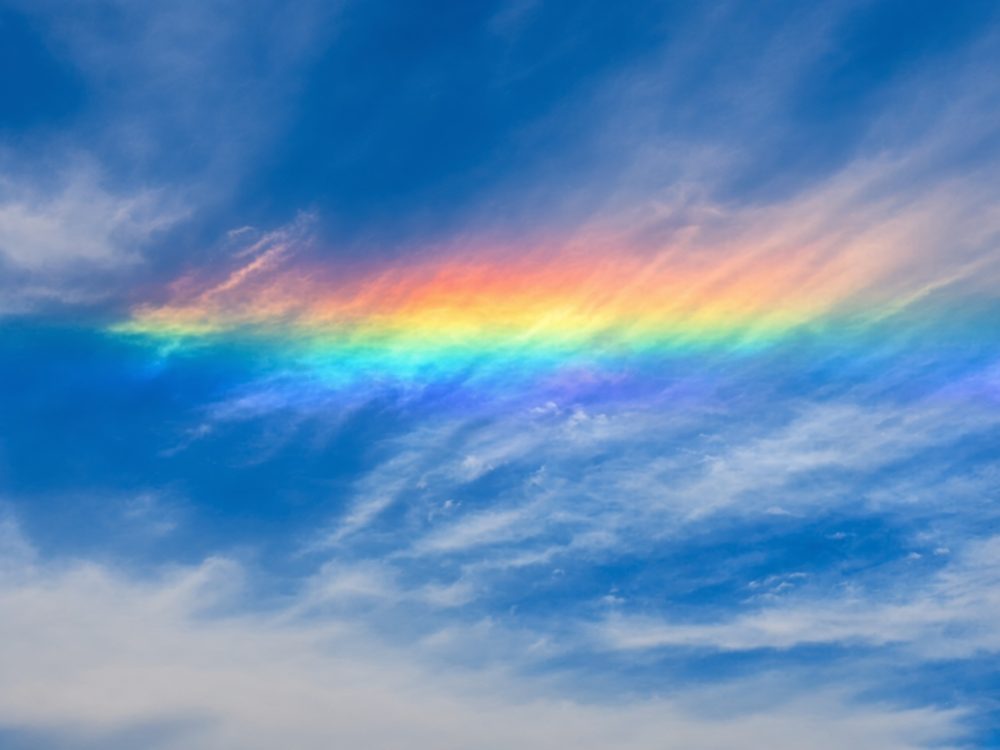Imagem referente a Arco circum-horizontal colore o céu de Cascavel na manhã deste sábado; veja fotos