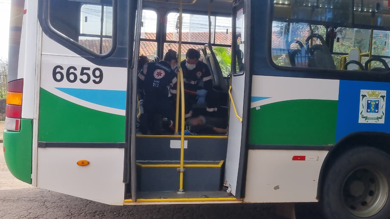 Idoso sofre convulsão dentro de ônibus do transporte coletivo em Cascavel