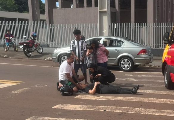 Vectra e moto se envolvem em acidente no cruzamento das ruas Sócrates e Leonardo da Vinci, em Cascavel