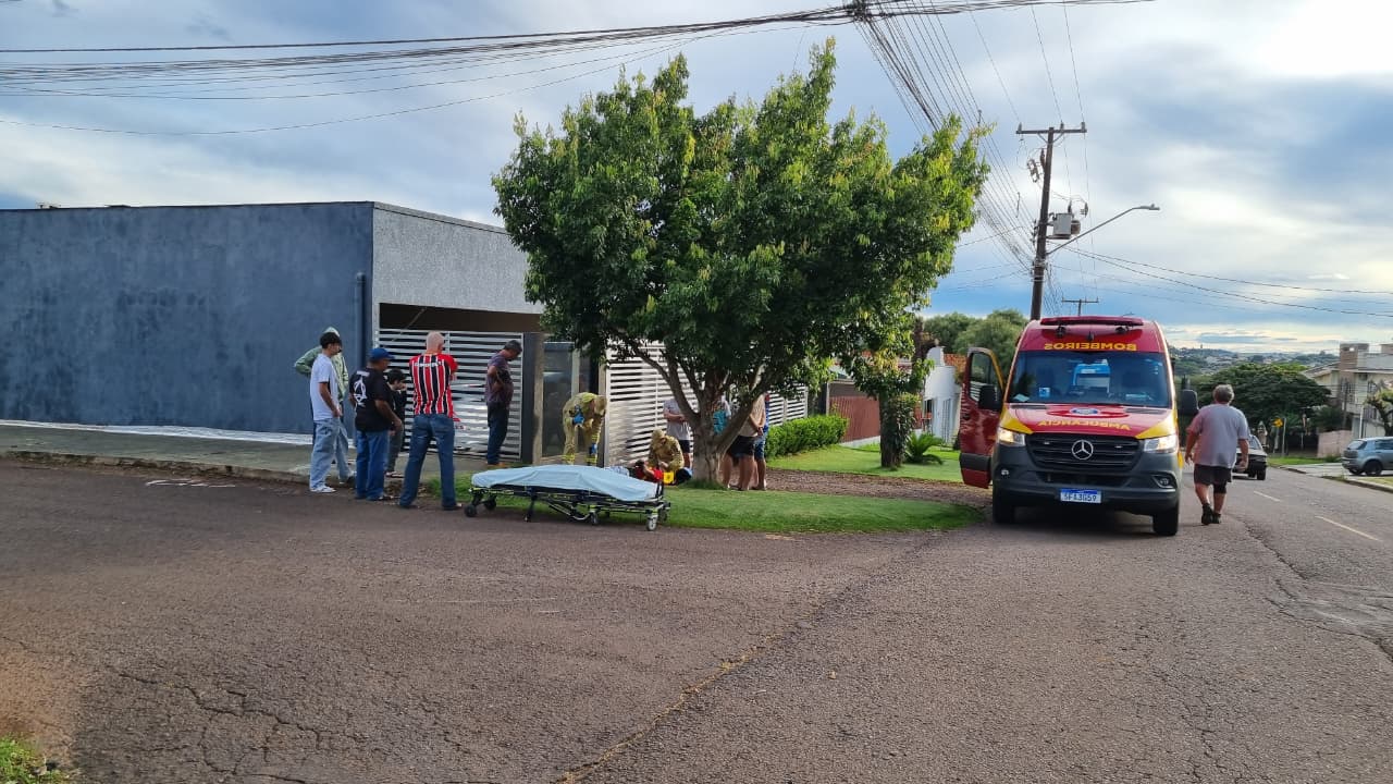 Acidente entre moto e caminhão deixa vítima no bairro Canadá em Cascavel