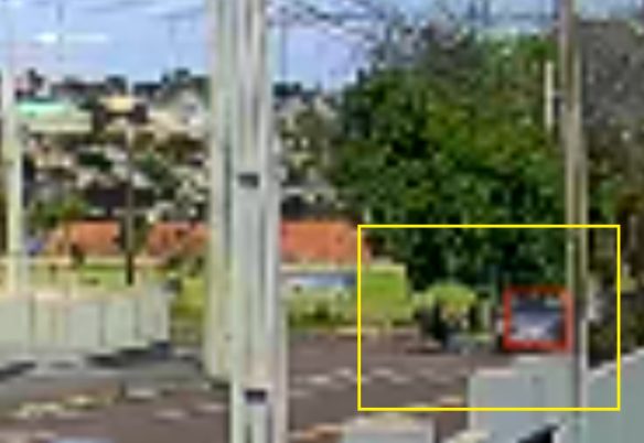 Câmera registra momento em que carro atinge motociclista em cruzamento de Cascavel