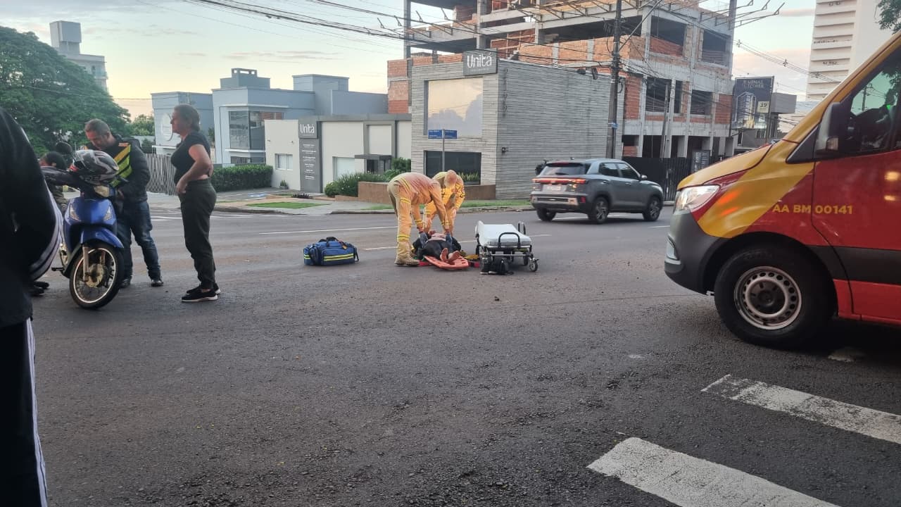 Acidente entre motos mobiliza Siate em cruzamento no Centro de Cascavel
