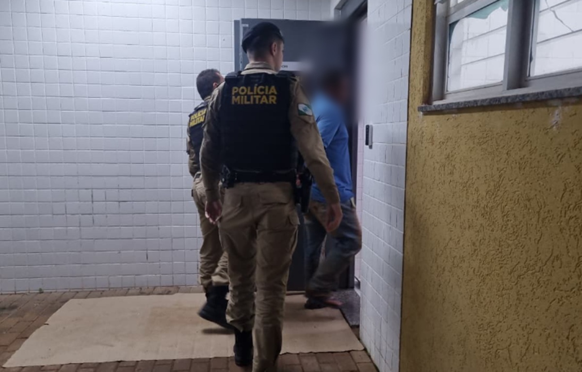 Homem de 46 anos é preso por violência doméstica em Anahy e levado a Cascavel