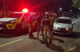 Motorista é abordado com sinais de embriaguez após parar em local onde vítima estava desmaiada no Bairro Santa Cruz