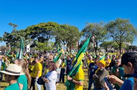 "O Brasil precisa de mudança": Reta final da eleição presidencial é marcada por manifestação em Cascavel