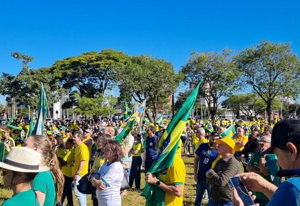 "O Brasil precisa de mudança": Reta final da eleição presidencial é marcada por manifestação em Cascavel