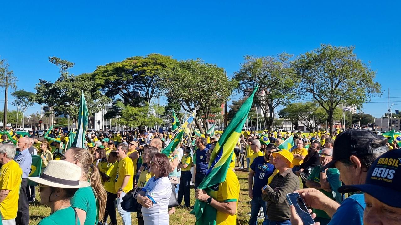 “O Brasil precisa de mudança”: Reta final da eleição presidencial é marcada por manifestação em Cascavel