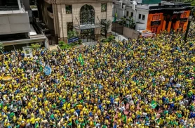 Campanha de Flávio Bolsonaro realiza manifestação na Paulista