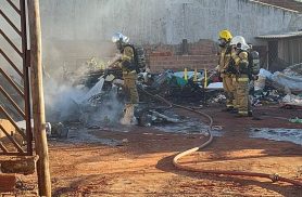 Van utilizada para reciclagem é destruída em incêndio no Cascavel Velho