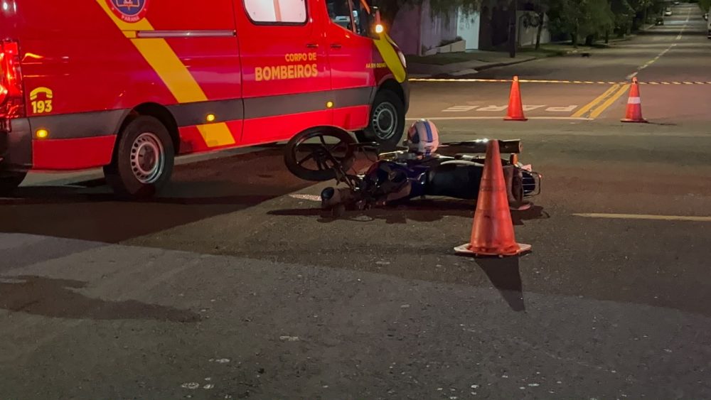 Com moto furtada homem se envolve em grave acidente de trânsito no Centro de Cascavel Imagem referente a Com moto furtada homem se envolve em grave acidente de trânsito no Centro de Cascavel