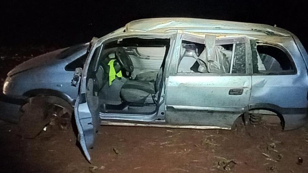 Imagem referente a Idoso é encaminhado ao hospital após capotamento na PR-239