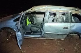 Idoso é encaminhado ao hospital após capotamento na PR-239