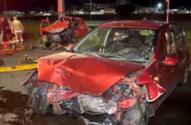Colisão frontal entre carros deixa oito feridos na Avenida Juscelino Kubitschek, na CIC em Curitiba