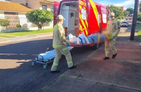 Idosa de 73 anos é socorrida com fratura no fêmur após queda em residência