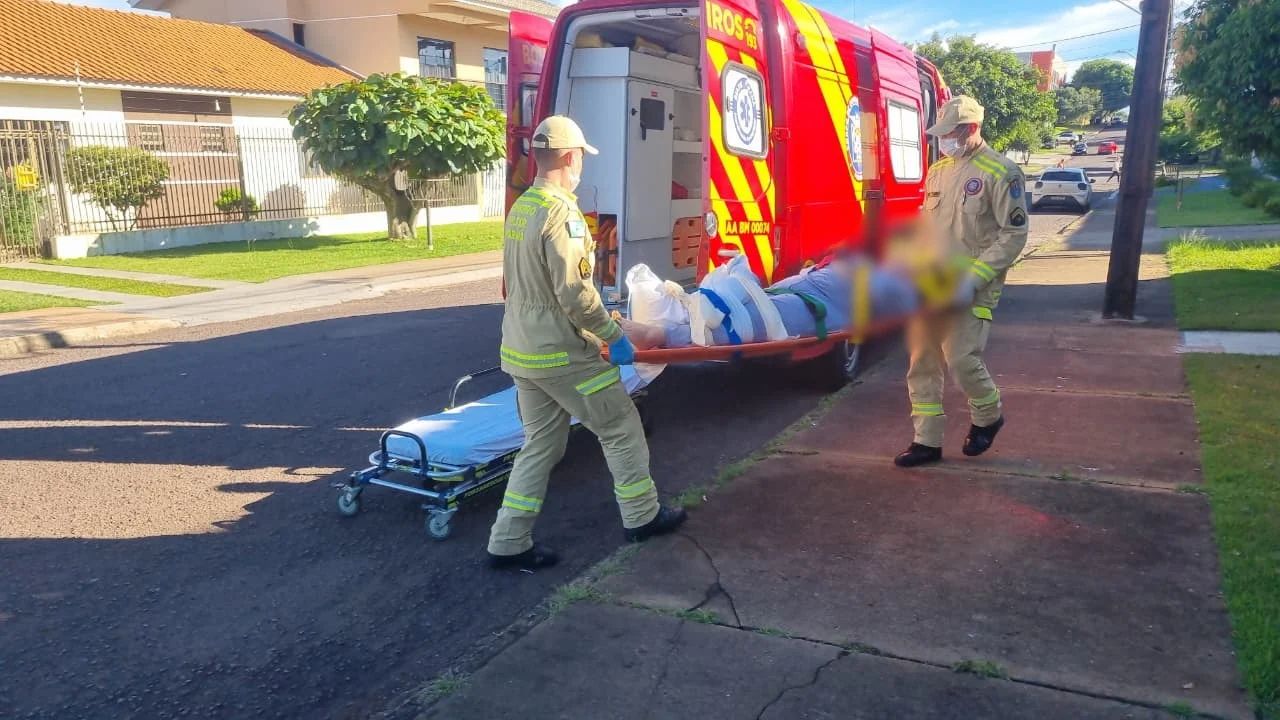 Idosa de 73 anos é socorrida com fratura no fêmur após queda em residência