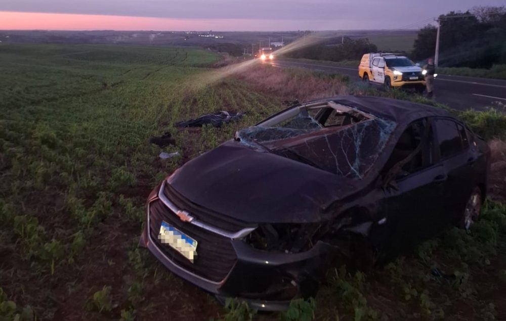 Imagem referente a Jovem de 20 anos morre após carro capotar na PR-486 em Brasilândia do Sul