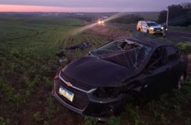 Jovem de 20 anos morre após carro capotar na PR-486 em Brasilândia do Sul