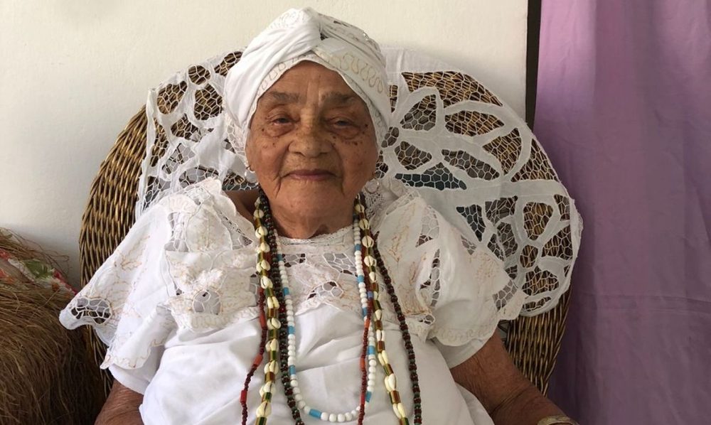 Morre Mãe Senhora de Ewá, liderança do candomblé, aos 104 anos Imagem referente a Morre Mãe Senhora de Ewá, liderança do candomblé, aos 104 anos