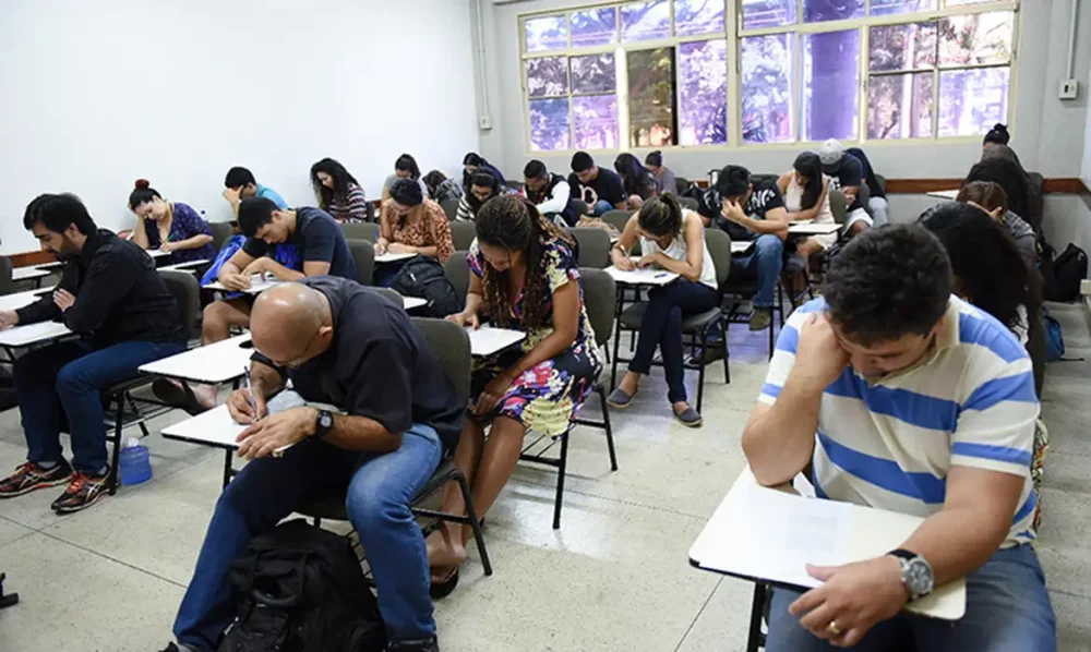 Imagem referente a Provas de português para estrangeiros começam nesta terça-feira