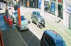 Vídeo mostra momento em que vítima cai no asfalto e é atropelada por carro