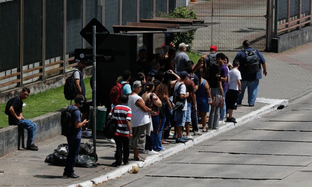 Imagem referente a Motoristas de ônibus fazem paralisação na zona sul de São Paulo