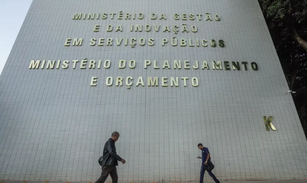 Imagem referente a Governo pretende realocar R$ 20 bilhões no Orçamento de 2027