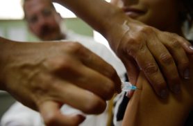 Consultas por lesões pré-cancerígenas caem após vacina contra HPV