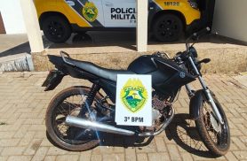 Polícia apreende moto sem retrovisores, sem CNH e com documentos vencidos desde 2017