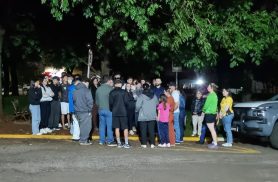 Em meio à angústia e à esperança, amigos oram por adolescente que sofreu parada cardíaca em Cascavel