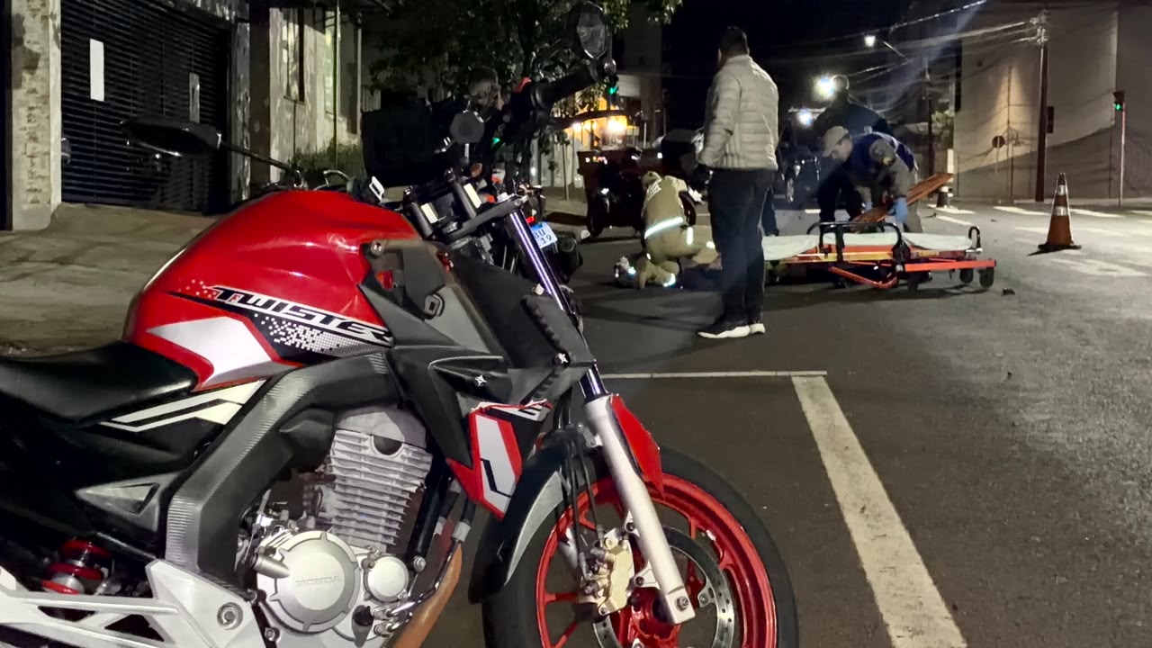 Acidente em Cascavel deixa dois motociclistas feridos no Cruzamento da Jorge Lacerda com a Rua Recife