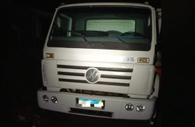 Caminhão furtado é recuperado pela PM no bairro Floresta, em Cascavel