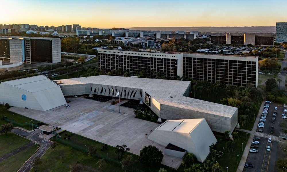 Imagem referente a Ao TSE, Meta nega tratamento desigual entre candidaturas presidenciais