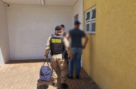 Caminhoneiro em atitude suspeita é abordado pela PM e encaminhado à Delegacia