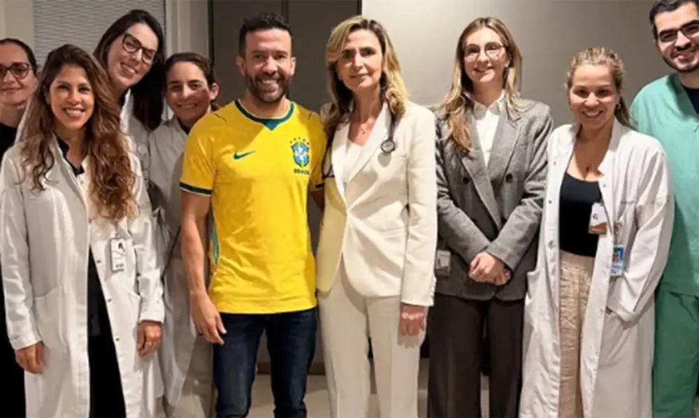 André Janones recebe alta e deixa hospital em São Paulo Imagem referente a André Janones recebe alta e deixa hospital em São Paulo