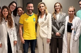 André Janones recebe alta e deixa hospital em São Paulo