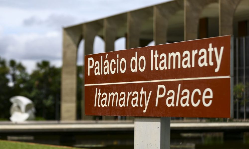 Itamaraty acusa Milei de tentar interferir na eleição brasileira Imagem referente a Itamaraty acusa Milei de tentar interferir na eleição brasileira