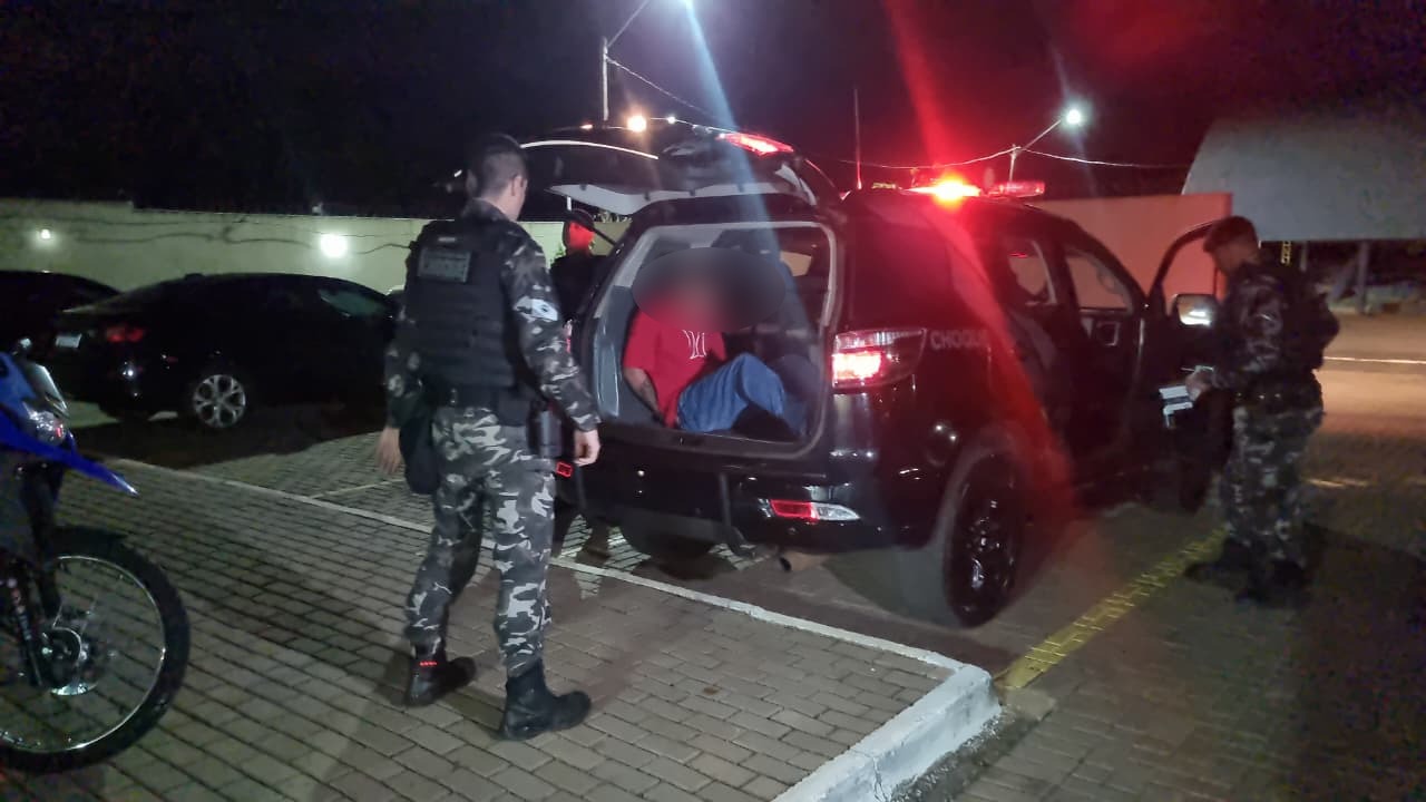 Pelotão de Choque prende jovem por tráfico de drogas e apreende crack em Cascavel