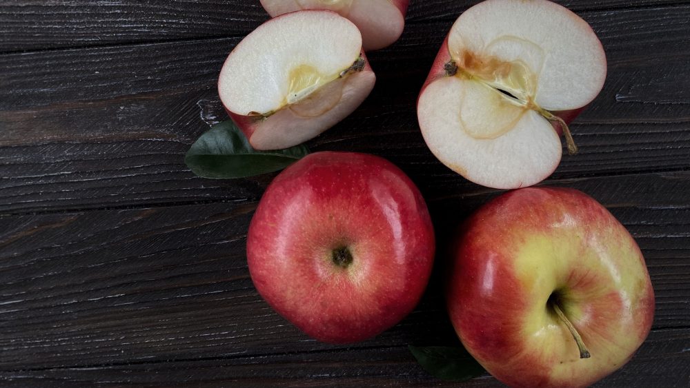 Imagem referente a Nem Branca de Neve resistiria: Dia da Maçã destaca a fruta que conquistou a mesa dos brasileiros