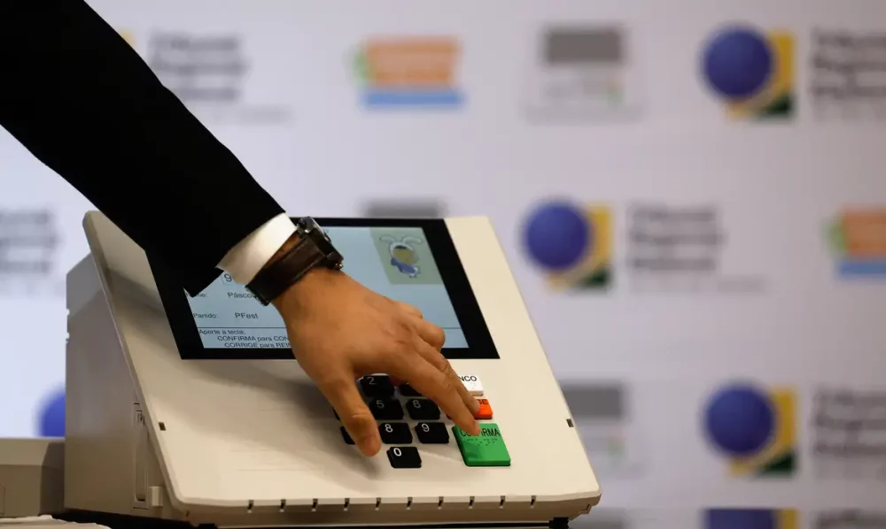 TRE-RJ define urnas que serão auditadas no segundo turno Imagem referente a TRE-RJ define urnas que serão auditadas no segundo turno