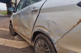 Caminhão arrasta carro em acidente no Trevo Cataratas, em Cascavel