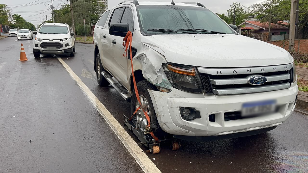 Ford Ranger e EcoSport batem na Rua Presidente Kennedy em Cascavel