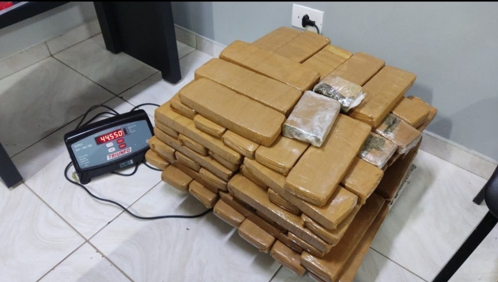 Venezuelana que saiu de Cascavel é presa com 2 kg de skunk em Guarapuava Imagem referente a Venezuelana que saiu de Cascavel é presa com 2 kg de skunk em Guarapuava